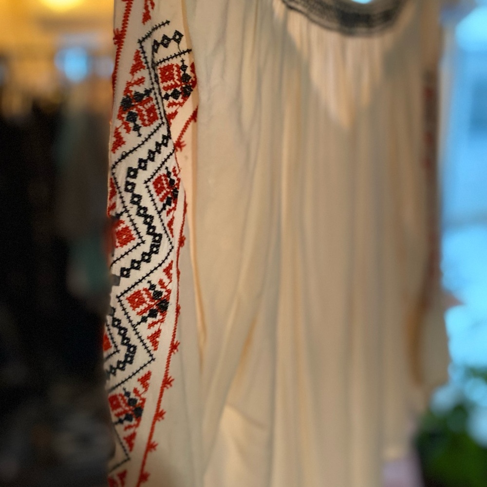 Detailed blouse - Picture 2 of 4